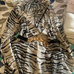 Fashion nova brand new dress comes with removable belt